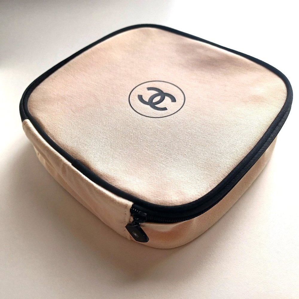 CHANEL LES BEIGES Cosmetic Pouch / Bag / Clutch - NEW WITH BOX